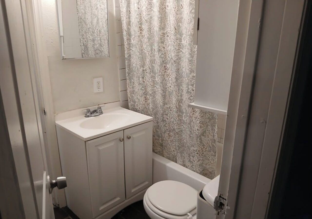 Shower, towels