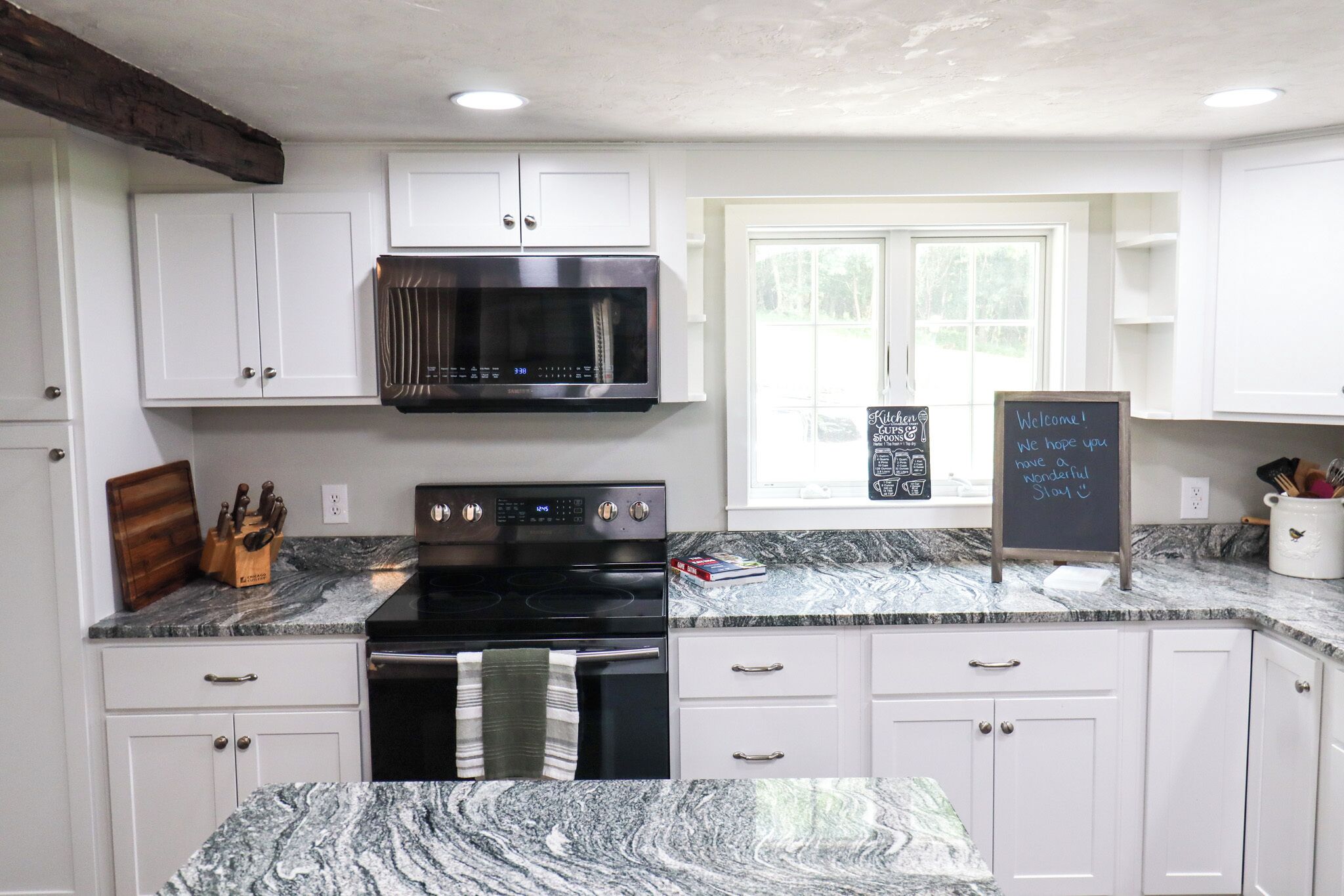 Coffee/tea maker, fridge, microwave, oven