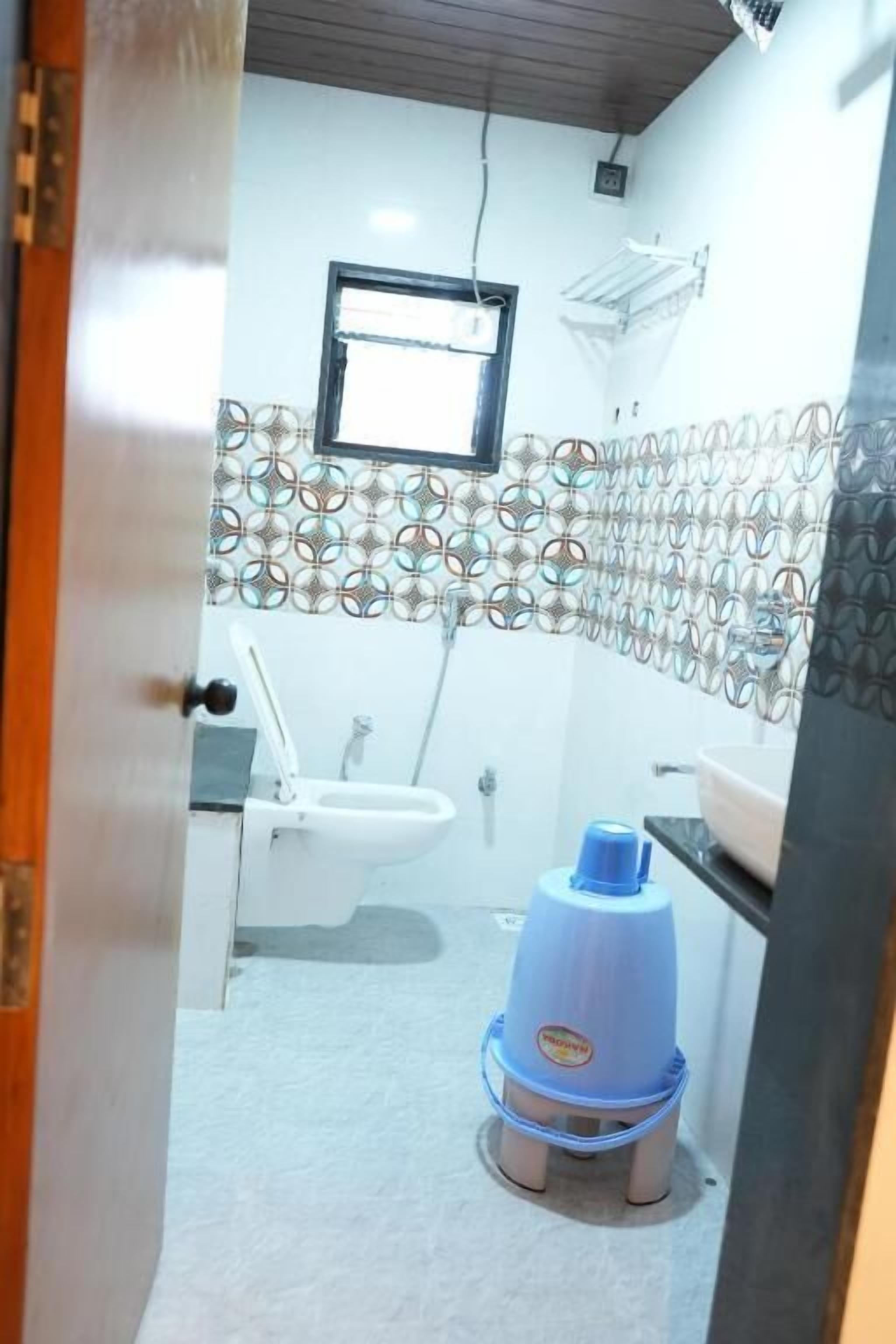 Suite, City View | Bathroom | Shower, towels, soap, shampoo