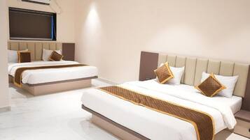 Executive Double Room | Desk, free WiFi