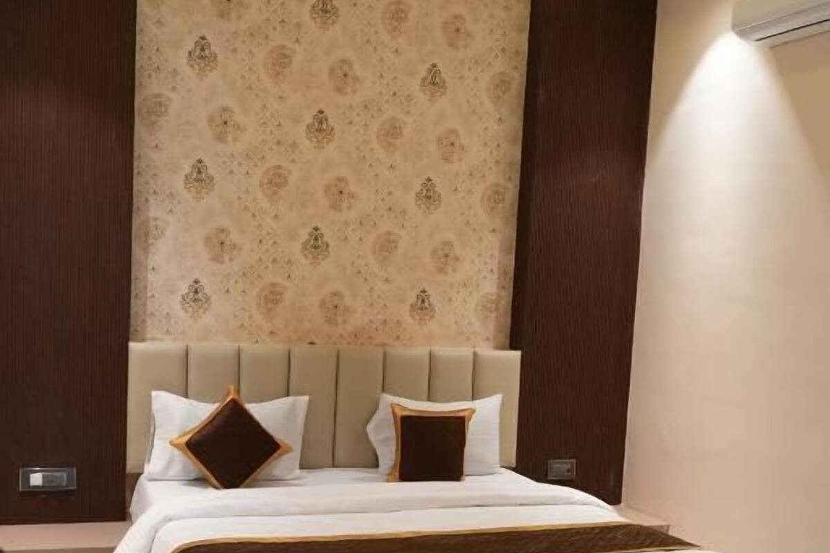 Deluxe Double Room, City View
