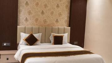 Deluxe Double Room, City View | Desk, free WiFi