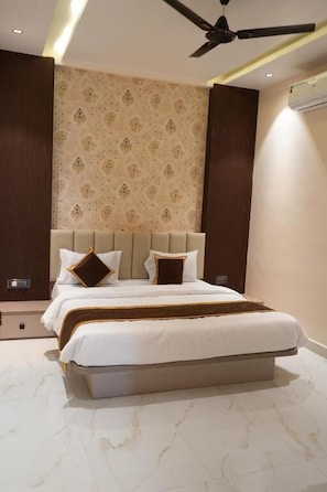 Deluxe Double Room, City View | Desk, free WiFi - SHRI PRASAD EXECUTIVE (Pandharpur)