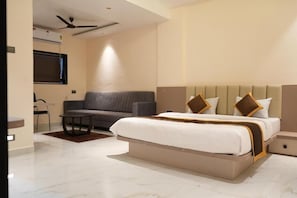 Suite, City View | Desk, free WiFi - SHRI PRASAD EXECUTIVE (Pandharpur)