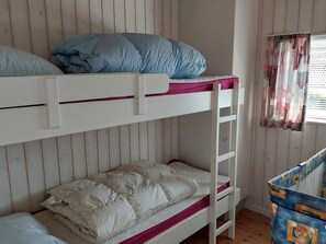 A bunk bed room with a window and curtains. - 4 Star Holiday Home in Hejls (Hejls)