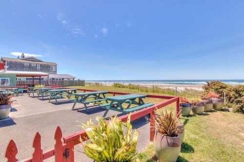 Family & Dog friendly Nedonna Beach Home, Hot Tub, BBQ, Short Walk to the Beach