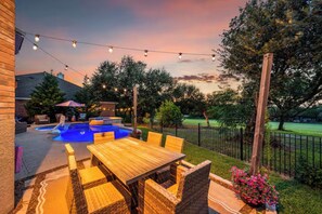 Outdoor dining - Luxury 5BR on Golf Course: Pool, Hot Tub, EV Charger (Round Rock)