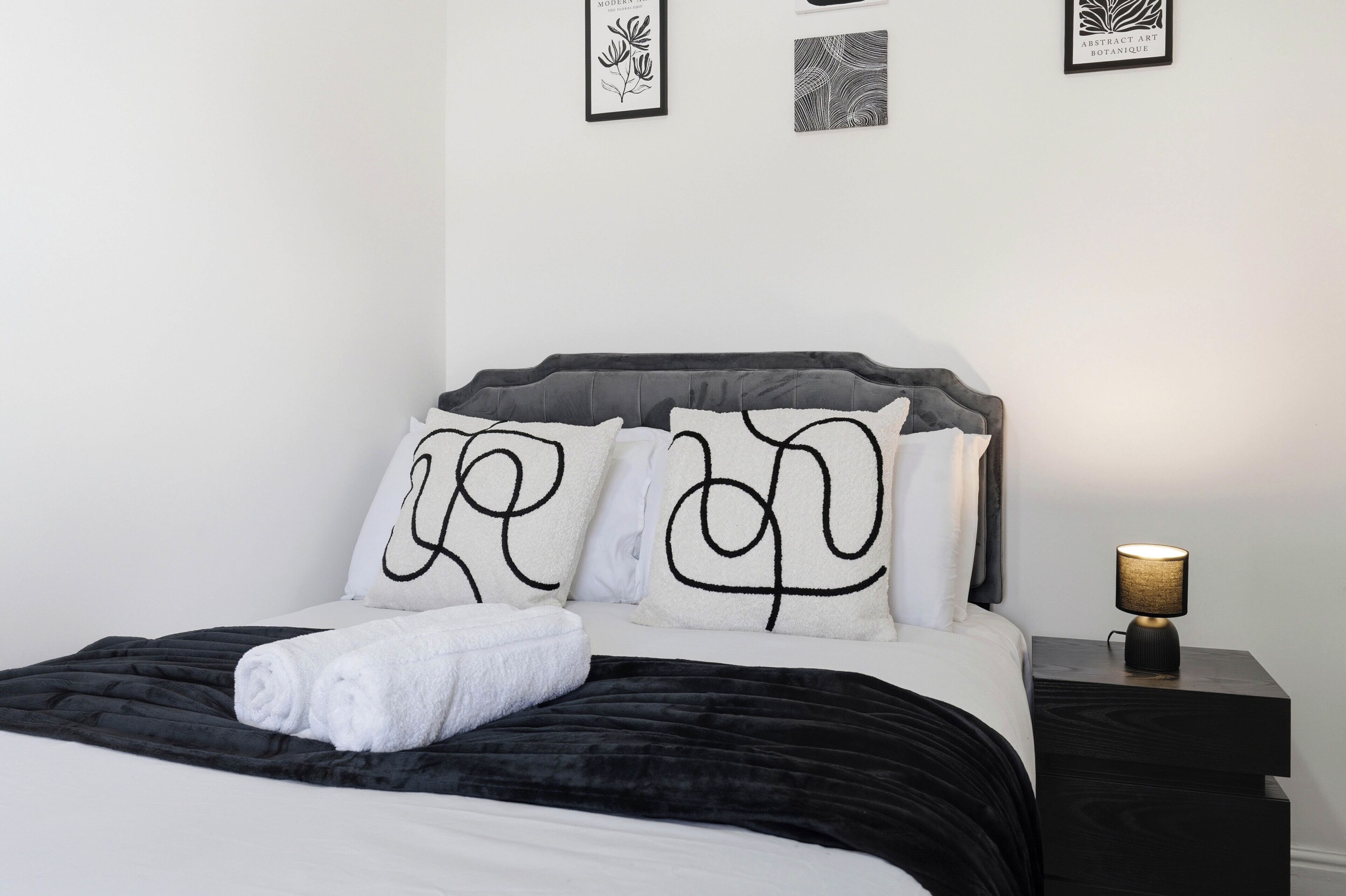 3 Schlafzimmer, Schreibtisch, Bügeleisen/Bügelbrett, Reisekinderbett