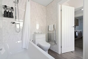 Hårføner, håndklær, såpe og sjampo