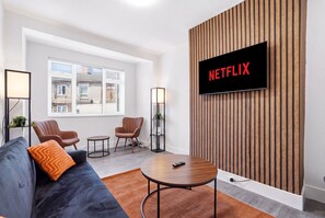 Smart-TV, bordtennis og filmbibliotek