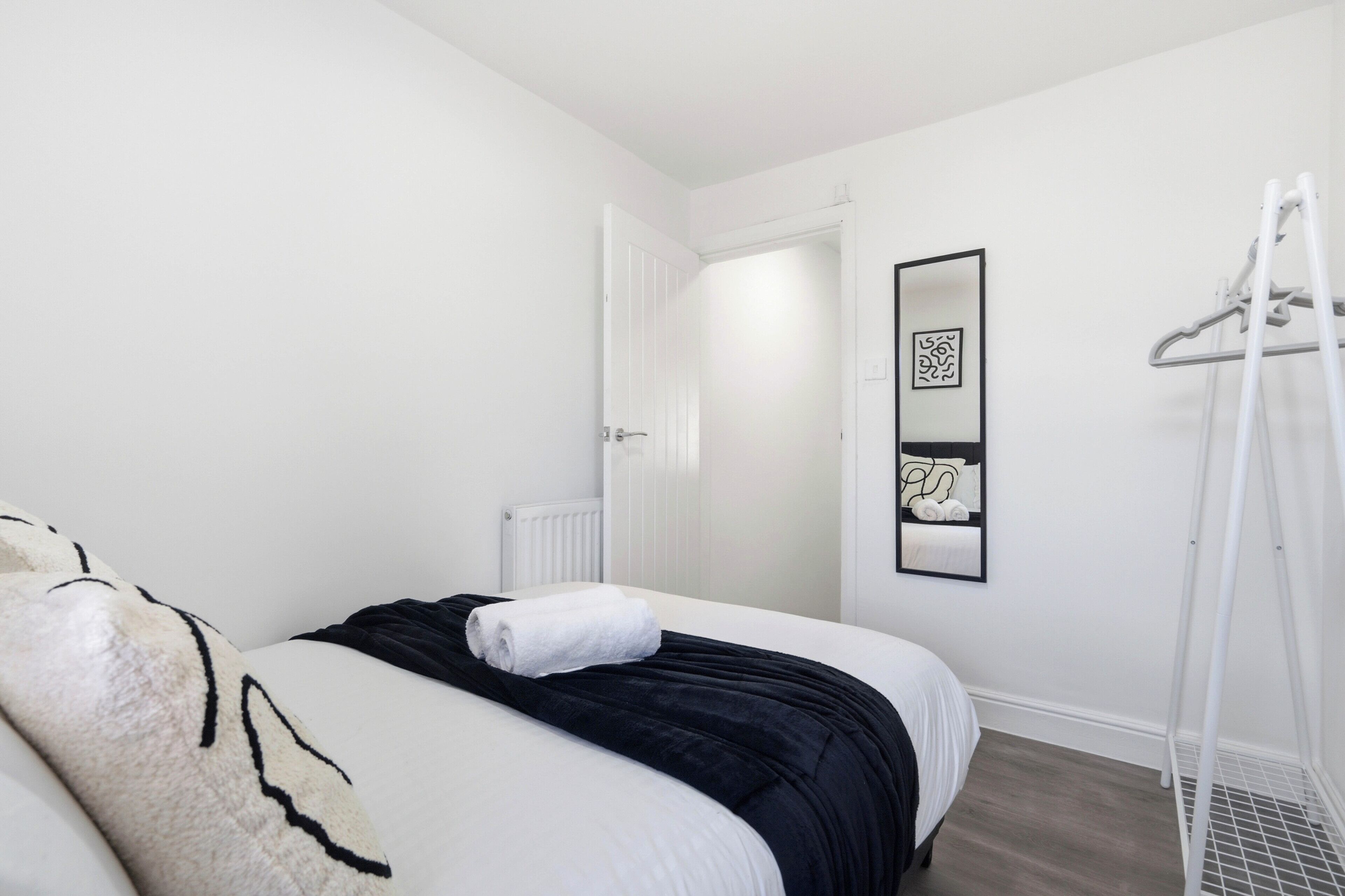 3 bedrooms, desk, iron/ironing board, travel cot