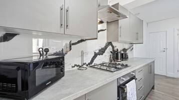 Coffee/tea maker, fridge, microwave, oven