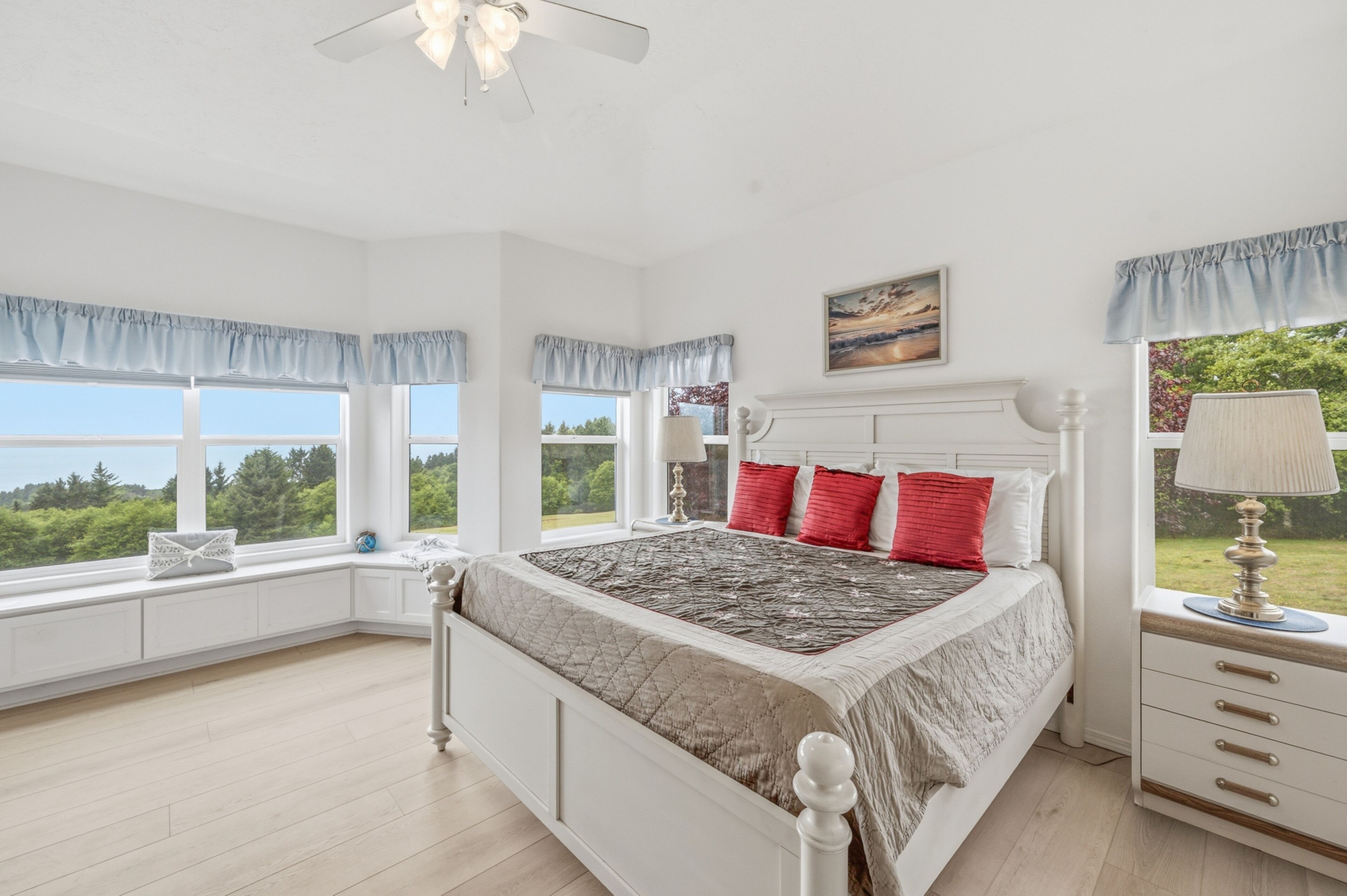 Iron/ironing board, WiFi (free), bed sheets