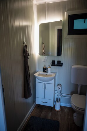Bathroom - Charming 2-Bedroom Nature House in Maglajci with Scenic Views (Kozarska Dubica)