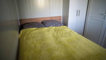 2 dormitorios, tabla de planchar con plancha, wifi y ropa de cama
