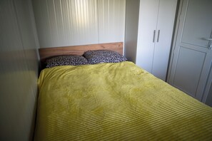 Room - Charming 2-Bedroom Nature House in Maglajci with Scenic Views (Kozarska Dubica)