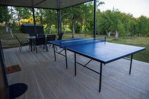 Outdoor dining - Charming 2-Bedroom Nature House in Maglajci with Scenic Views (Kozarska Dubica)