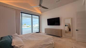 4 bedrooms, desk, iron/ironing board, WiFi (free)