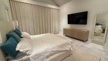 4 bedrooms, desk, iron/ironing board, WiFi (free)
