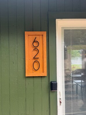 Exterior detail - Cabin in the Cove on Lake O’ the Pines in Ore City (Ore City)