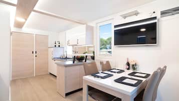 Mobile Home | Dining