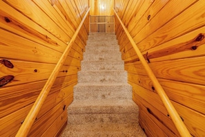Interior - Cabin in the smokies, 30-mins away from Gatlinburg & Pigeon Forge-Pet Friendly (cosby)