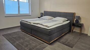 2 chambres, fer et planche à repasser, Wi-Fi, draps fournis