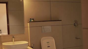 Deluxe Double Room, Garden View | Bathroom | Shower, towels, soap