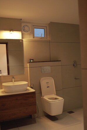 Deluxe Double Room, Garden View | Bathroom | Shower, towels, soap - MASBAH RESIDENCY (Mananthavady)