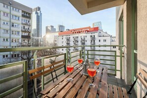 Outdoor dining - Comfortable Single-Storey House by the Beach (Warszawa 2)