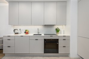 Geladeira, fogão, cooktop, lava-louças