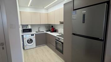Coffee/tea maker, fridge, microwave, oven