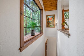 Interior - Redwood Treehouse Retreat in Loma Mar Redwoods (Loma Mar)
