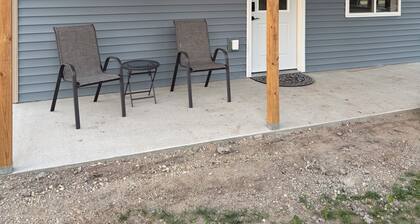 Cozy 2-bedroom cabin in beautiful McLeod with AC