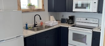 Cozy 2-bedroom cabin in beautiful McLeod with AC
