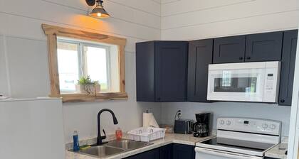 Cozy 2-bedroom cabin in beautiful McLeod with AC