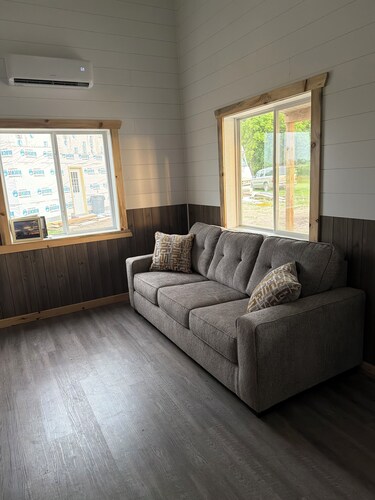 Cozy 2-bedroom cabin in beautiful McLeod with AC