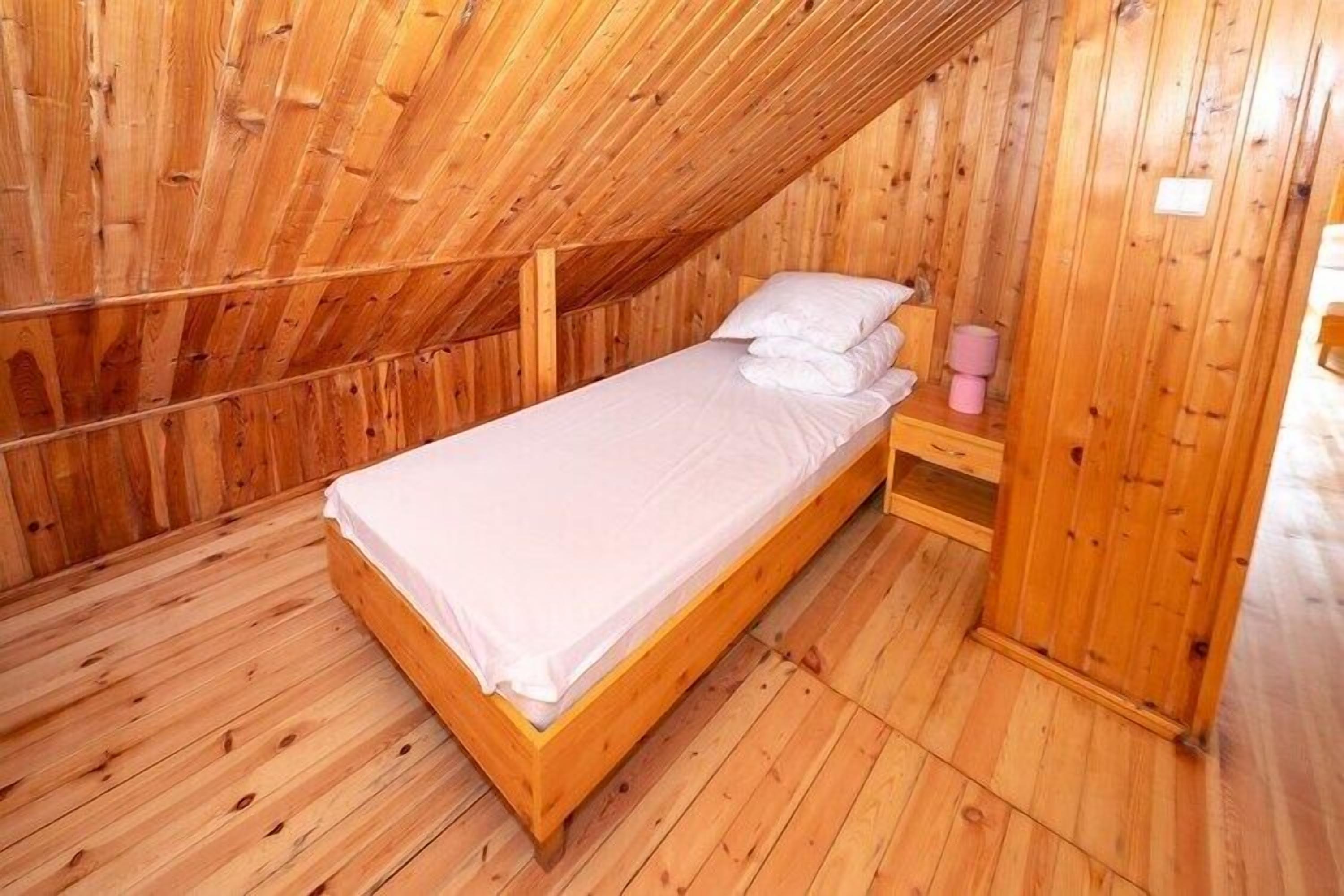 Travel crib, bed sheets
