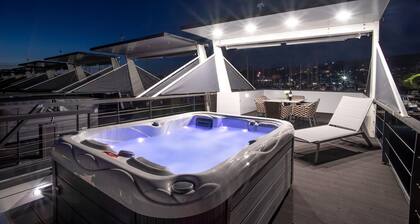 Houseboat With Roof Terrace and hot tub