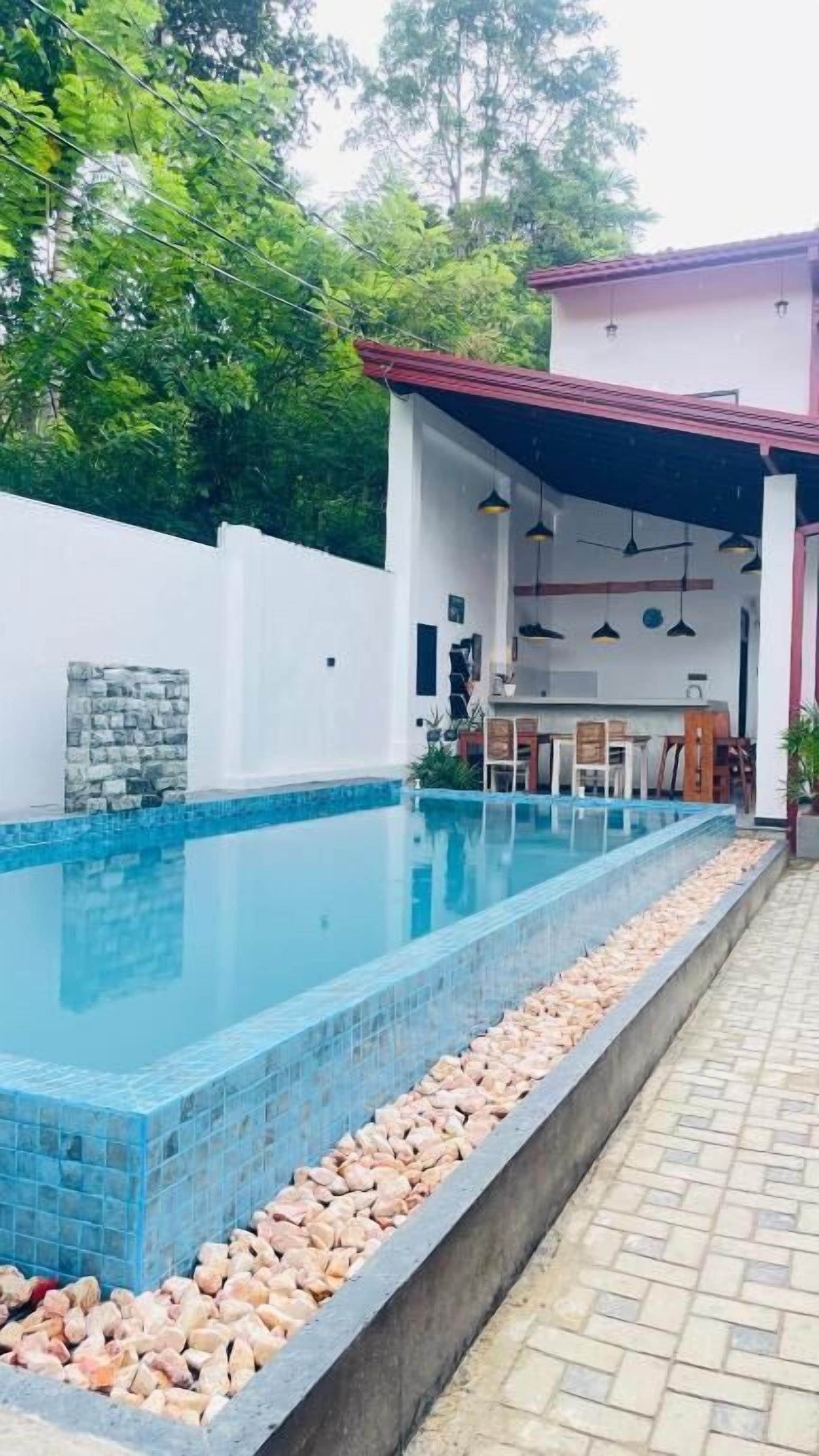 Hồ bơi ngoài trời 