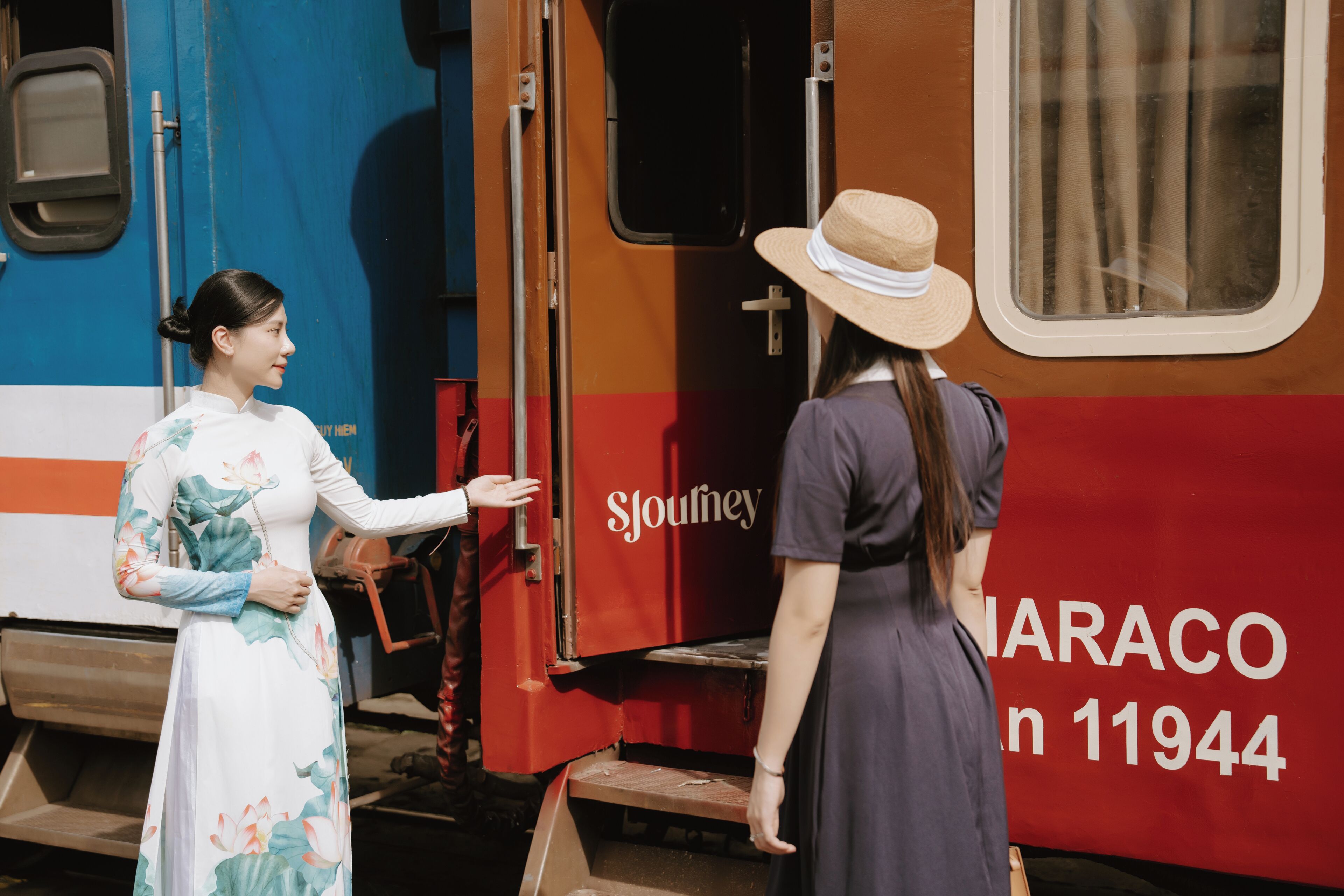 A vintage train with the number 11944 and the word 'MARACO' on its side.