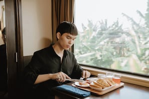 Phòng đôi hoặc 2 giường đơn Deluxe, quang cảnh núi | Khu ăn uống