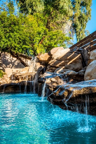 ScottsdaleStays 9BR Estate-Sleep 28-300K 7-Waterfall Pool, Spa & Pickleball