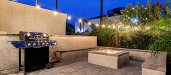 ScottsdaleStays 9BR Estate-Sleep 28-300K 7-Waterfall Pool, Spa & Pickleball