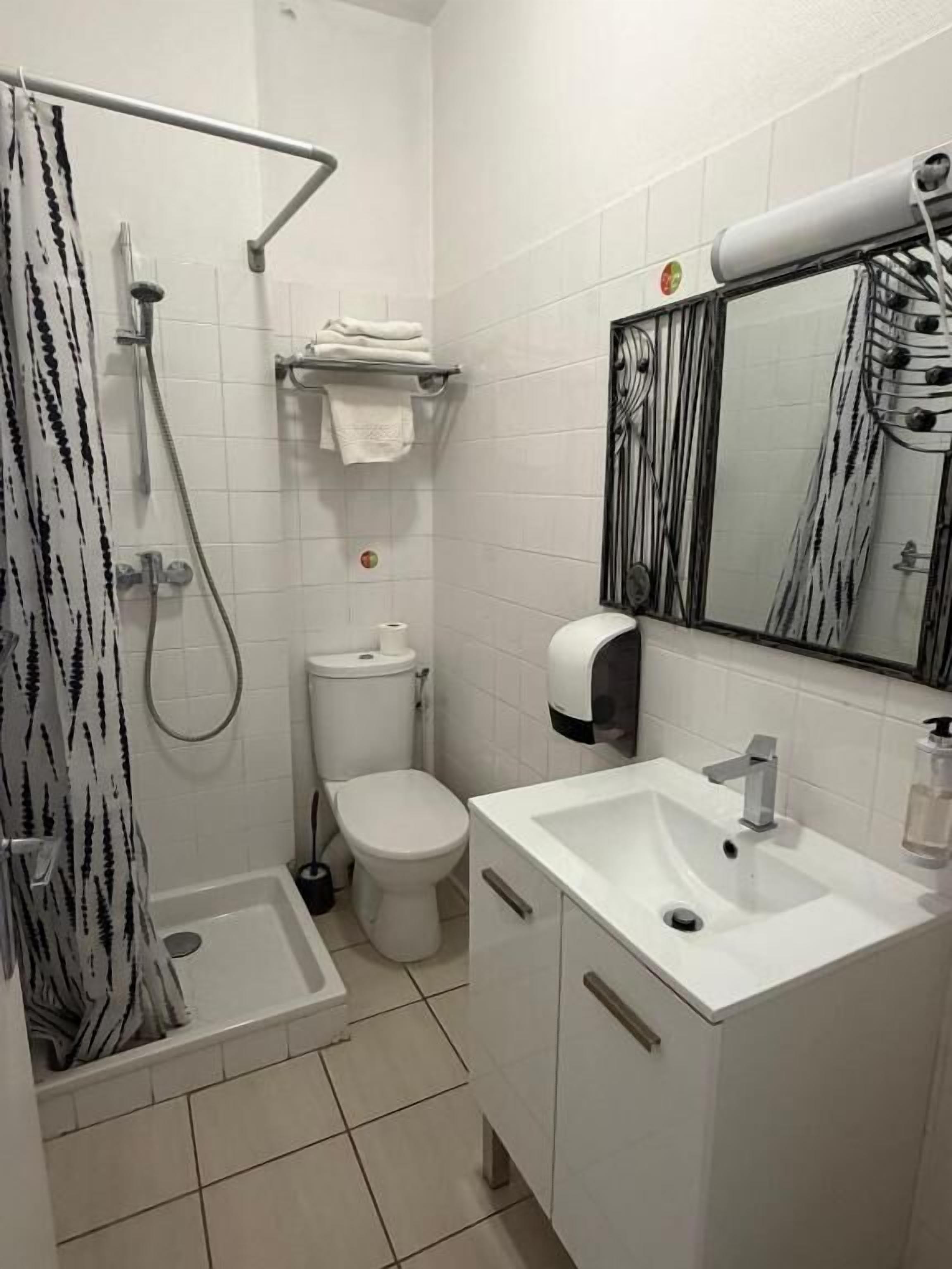 Classic Double Room | Bathroom