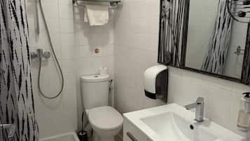 Classic Double Room | Bathroom