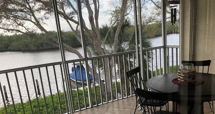 Spacious 3/2,breathtaking sunsets and water, wildlife views, minimum 30 day stay