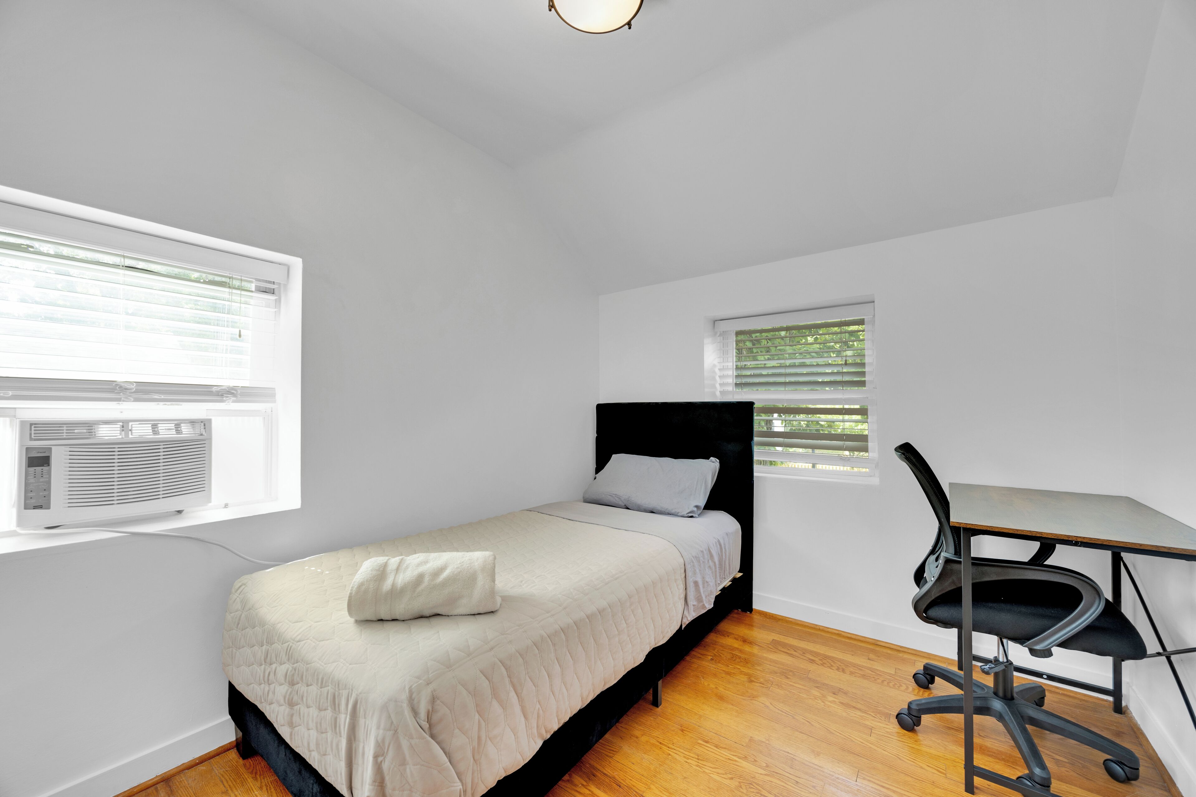 6 bedrooms, in-room safe, iron/ironing board, travel crib