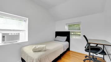 6 bedrooms, in-room safe, iron/ironing board, travel crib