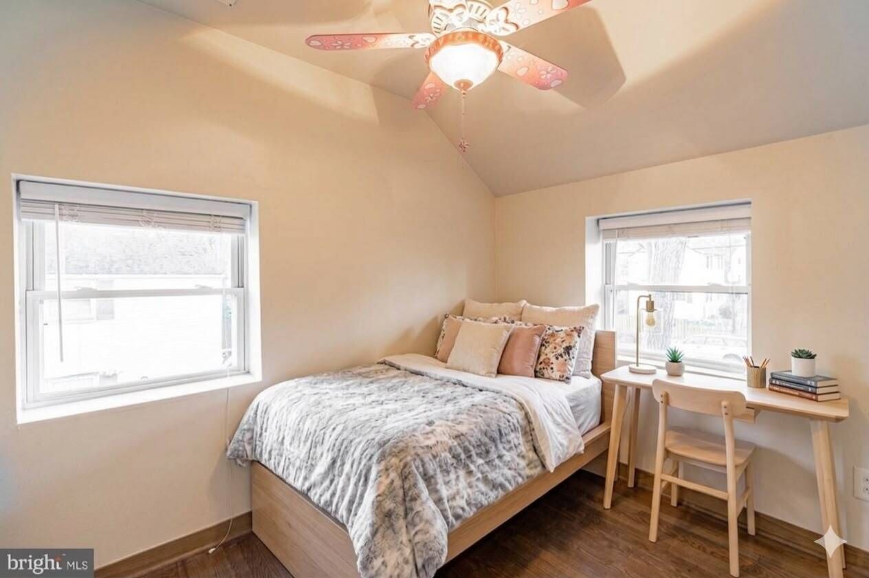 6 bedrooms, iron/ironing board, WiFi, bed sheets